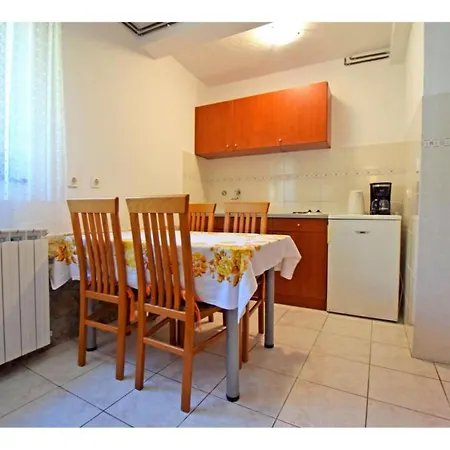 Adriana - One Bedroom A2 1 Apartment *